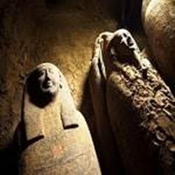 کشف 13 مومیایی مرموز در چاه مصر