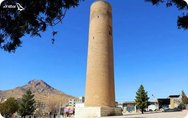 چشم‌انداز زیبایی از شهر خرم آباد برفراز مناره آجری