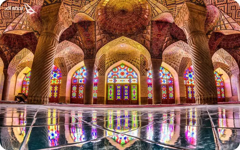 مسجد نصیرالملک شیراز مسجد نصیرالملک؛ شیشههای رنگی خاص