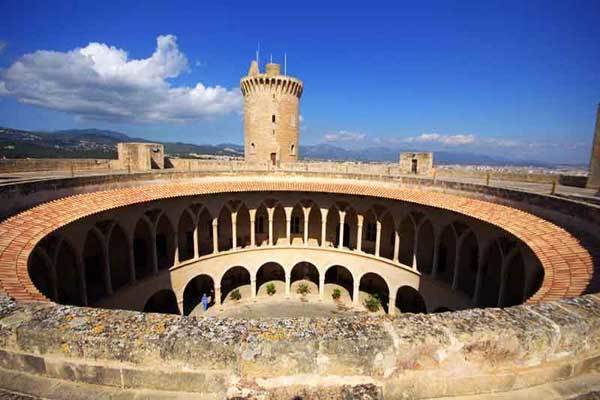 قلعه بل ور؛ نماد شهر پالما اسپانیا