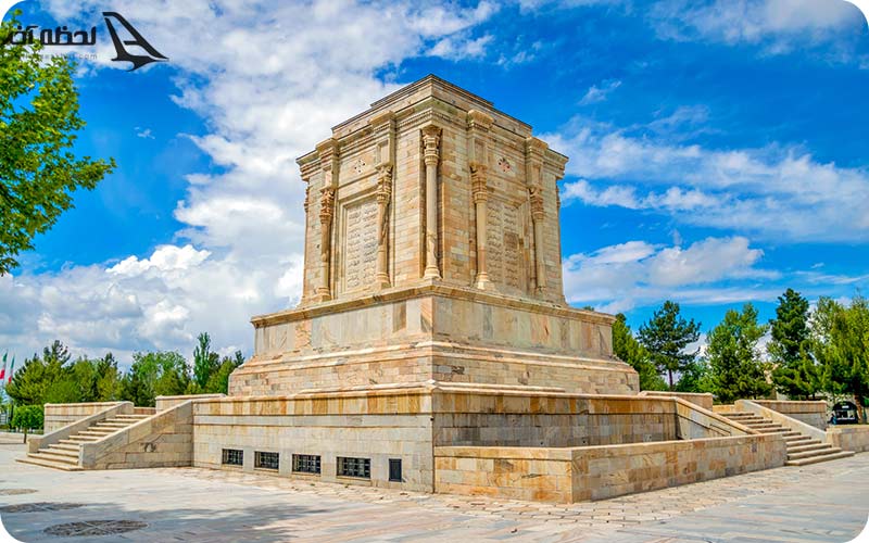 مجسمه فردوسی