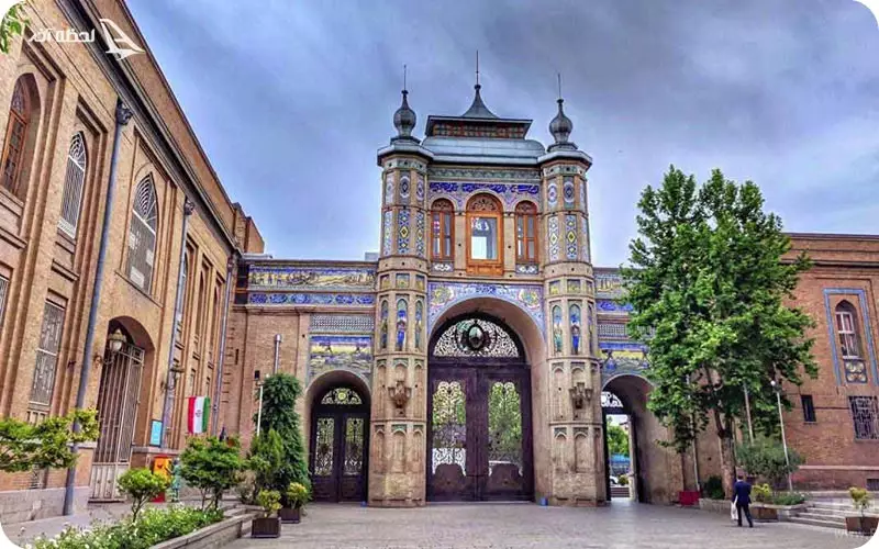 سر در باغ ملی