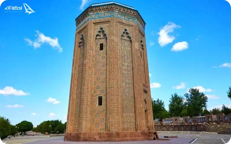 آرامگاه مومنه خاتون