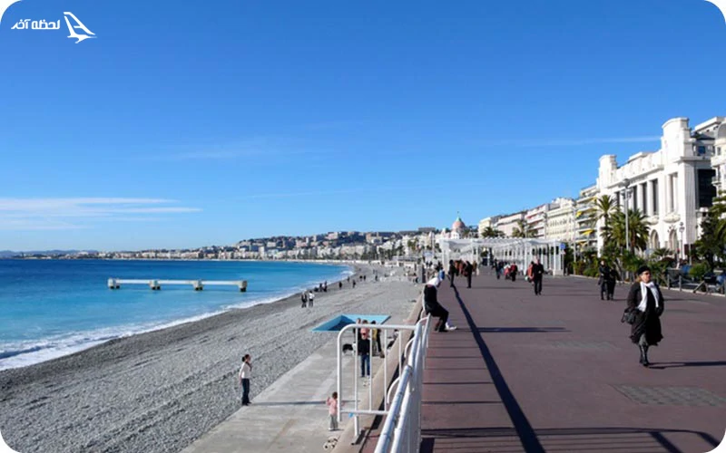 زیبایی ساحل یانتارنی با شنهای خرمایی ساحل یانتارنی، به رنگ خرمایی در سواحل روسیه