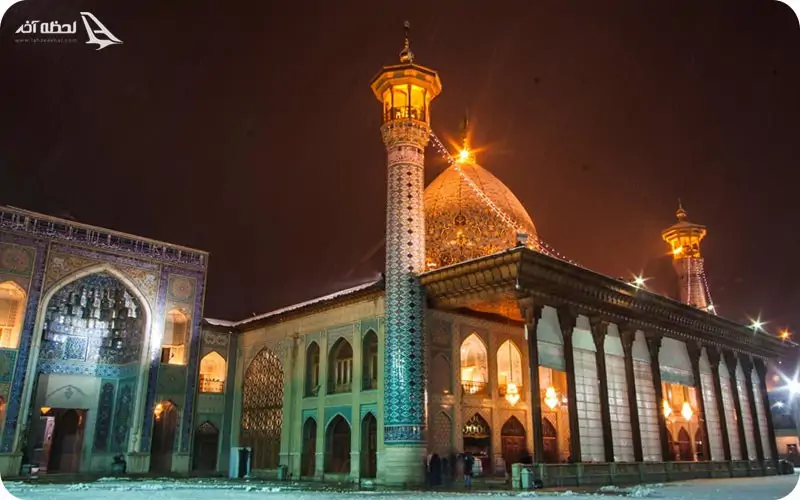 عکس شاهچراغ در شب