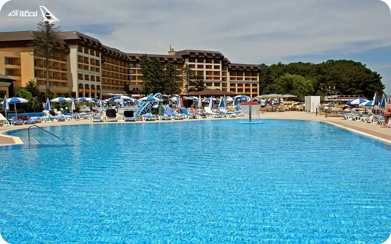 هتل ریویرا هالیدی بیچ کلاب با معماری معاصر در ساحل وارنا