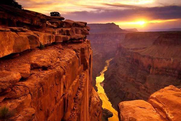 تماشای غروب خورشید در دره گرند کنیون آریزونا