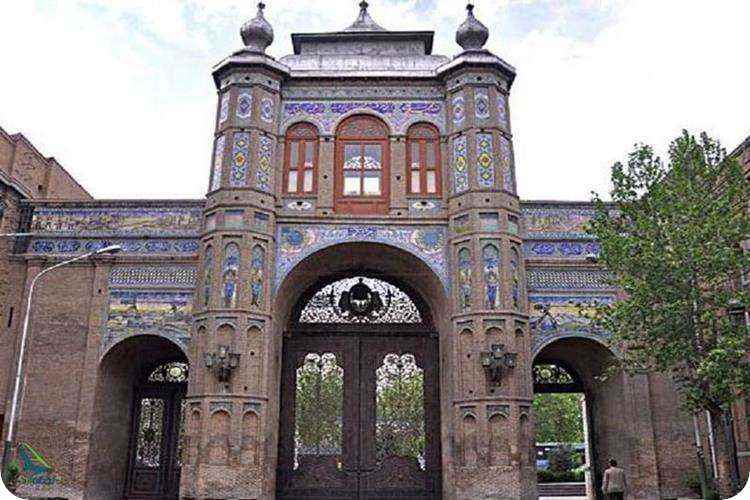سر در باغ ملی ایران