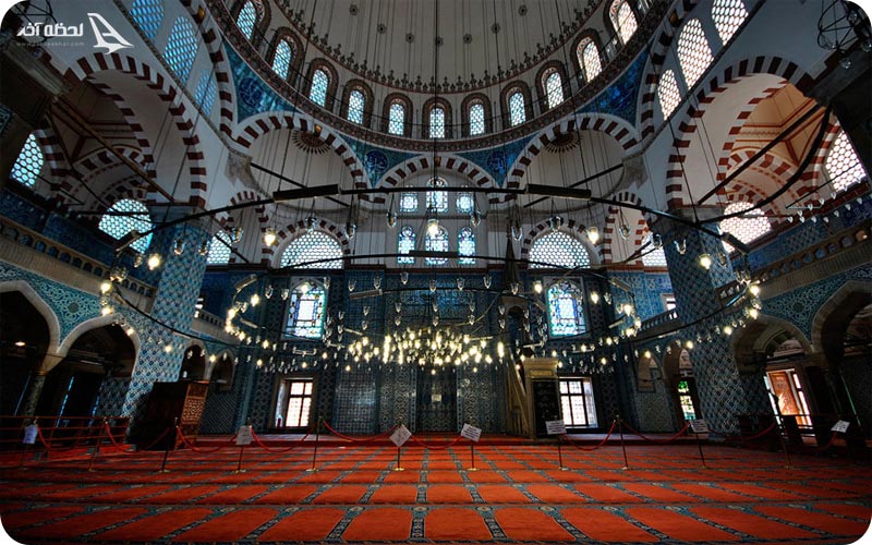 فضای داخلی مسجد رستم پاشا