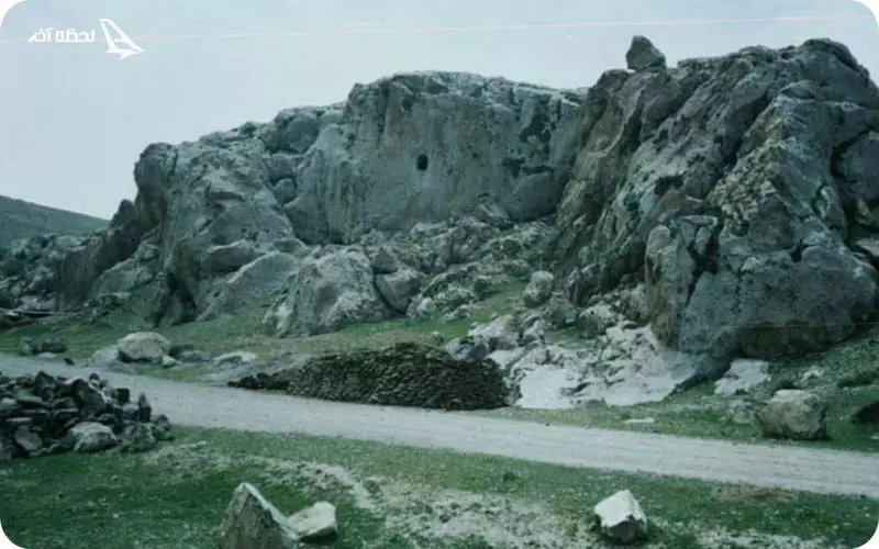 مقبره صخره ای سنگی