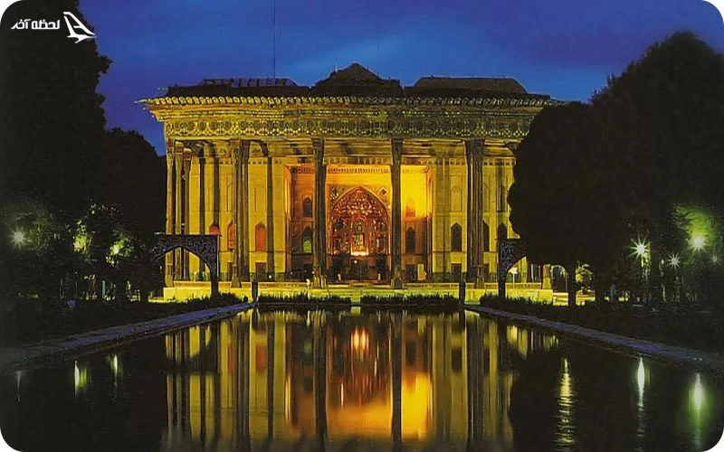 چهل ستون اصفهان چهل ستون با آینهکاریهای بینظیر