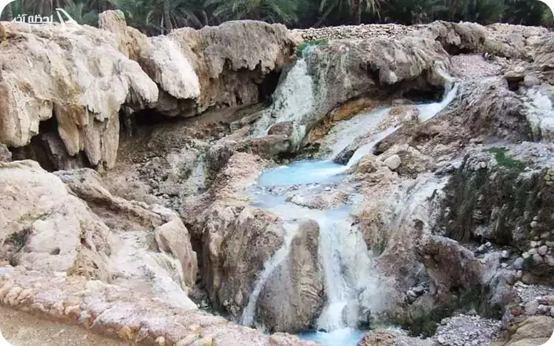 چشمه آب گرم گنو