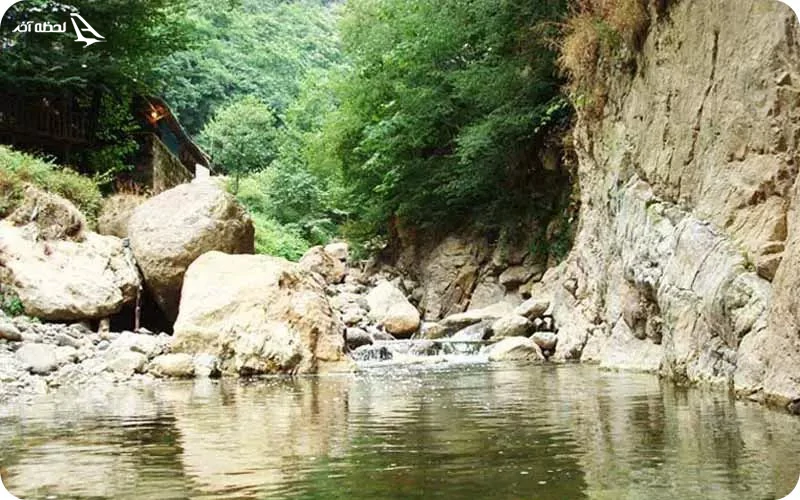 آبشار لار چشمه آبشار لار چشمه