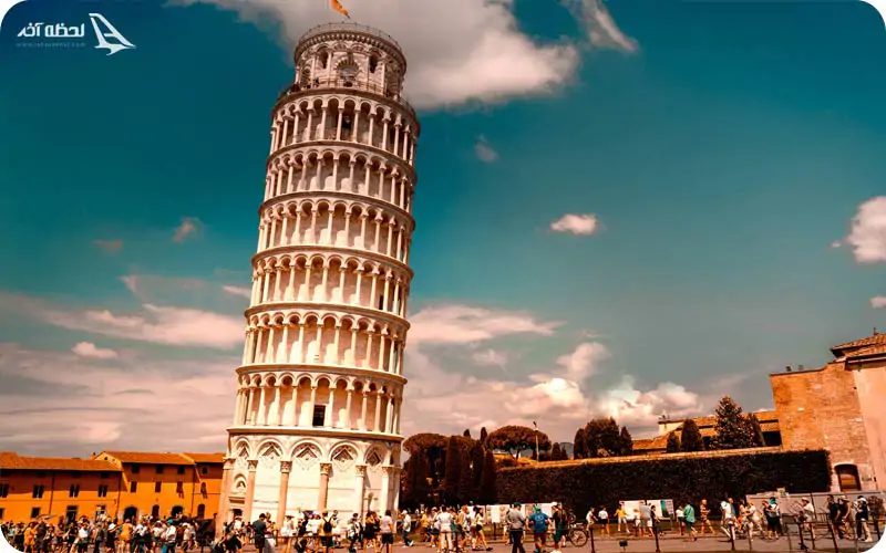 برج کج پیزا