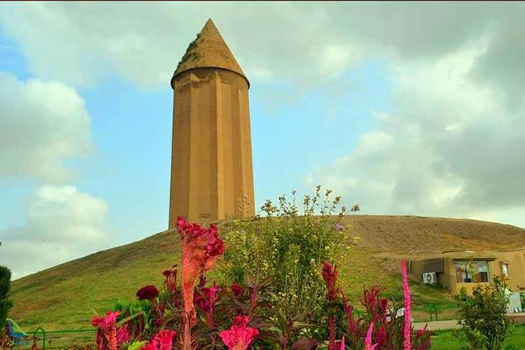 بازدید از گنبد قابوس