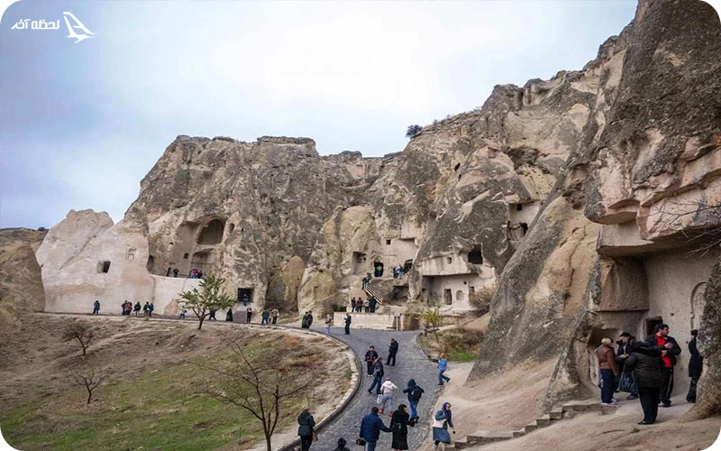 موزه در فضای باز با نقاشیهای دیواری رنگارنگ و نمادهای مذهبی موزه فضای باز کاپادوکیا