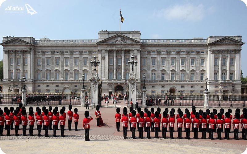 گارد نظامی روبرو کاخ باکینگهام