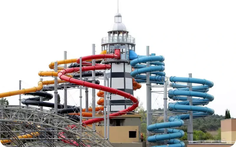 پارک آبی تفلیس؛ تجربه هیجان انگیز سرسره های پیچ در پیچ پارک آبی جینو تفلیس