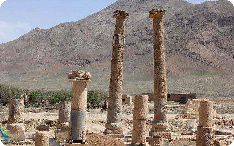 ستون های تاریخی خورهه