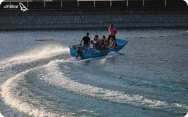 اسکله قایق سواری چیتگر در محله دریاچه شهدای خلیج فارس تهران قایق سواری