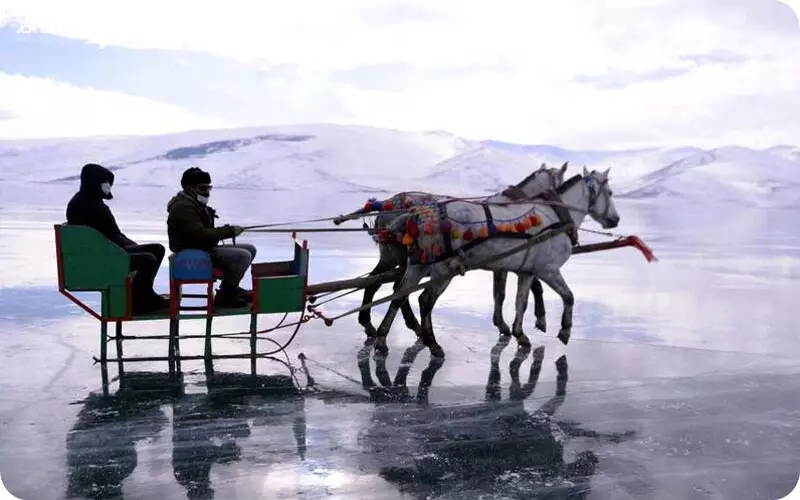 سورتمه سواری در دریاچه یخ زده چیلدیر