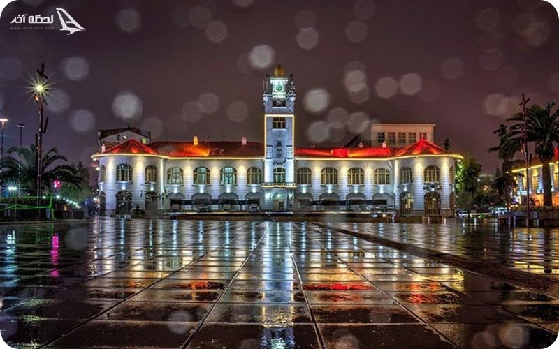 میدان شهرداری در شب