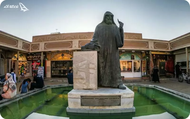 مجسمه مرد ایستاده