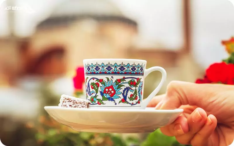 کافه گردی و نوشیدن قهوه ترک در خیابانهای استانبول