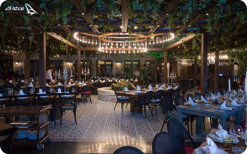 رستوران چینار تلفیقی از غذاهای شرقی با نورپردازی فوق العاده