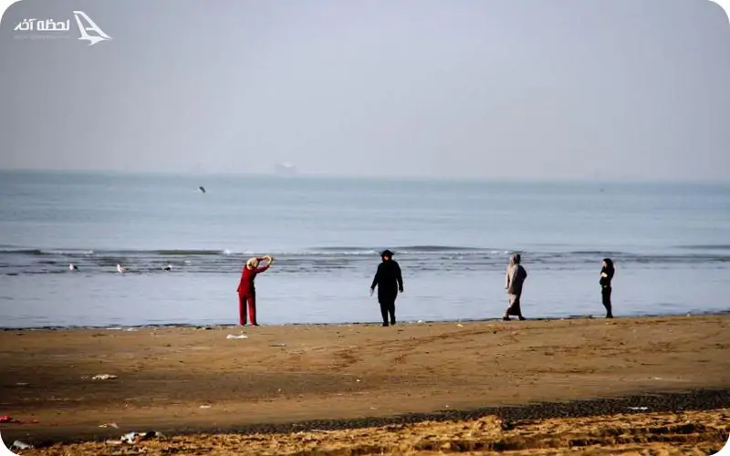 پیاده روی در کنار ساحل