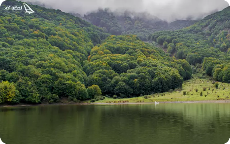 اقامت در کنار دریاچه عروس چگونه است؟