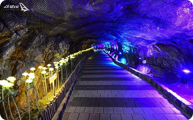 غار مانجانگل در جزیره جیجو