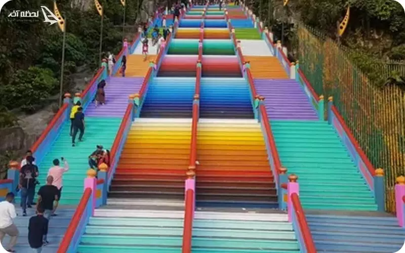 پله های رنگین کمانی