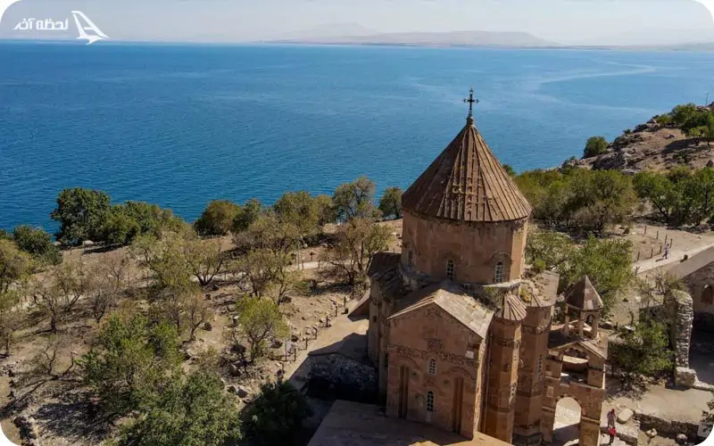 لیسای صلیب مقدس در وان