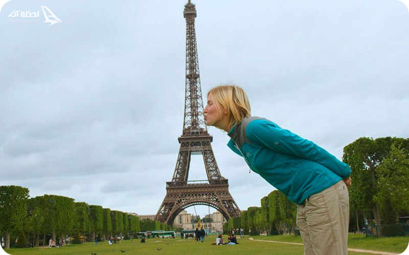 سفر دخترانه به پاریس