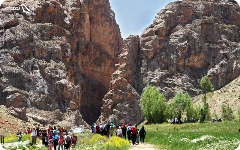 لمس آب خنک مسیر سخت رو آسون می کنه! تنگه واشی؛ آبتنی در تابستان