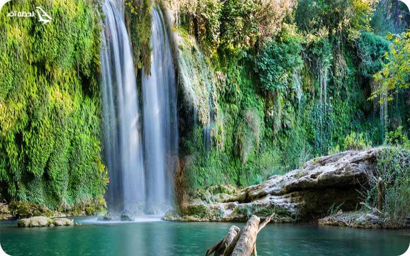 آبشار کورسونلو؛ پیاده‌روی در کنار حوضچه‌های کوچک آب