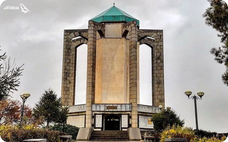 آرامگاه بابا طاهر