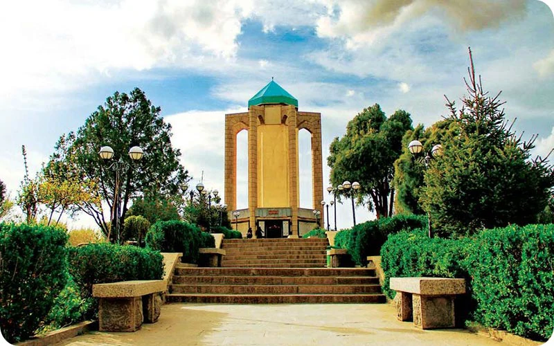 هنگام بازدید از آرامگاه بابا طاهر در این هتل‌ها اقامت کنید