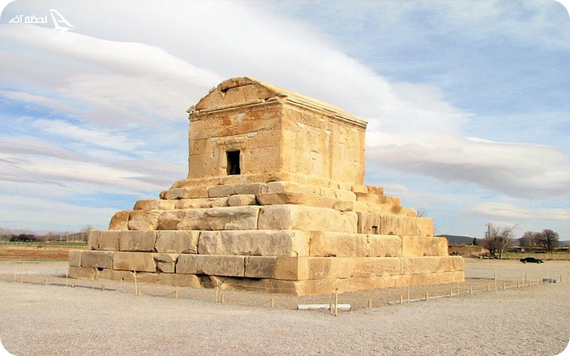 آرامگاه کوروش کبیر جسد کوروش کبیر؛ آرامگاهی که با عظمت ساخته شده است!