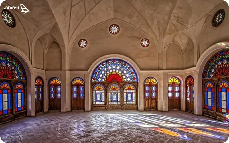 از حیاط بیرونی تا اتاق شاه نشین