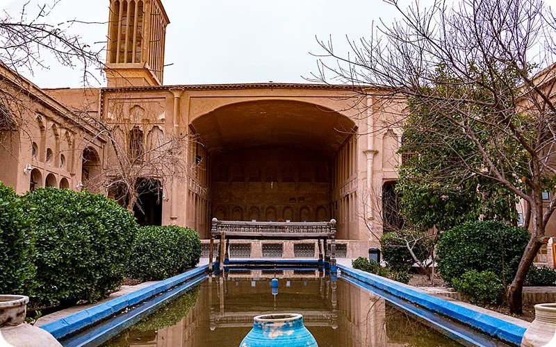 اندرونی و بیرونی خانه لاری ها