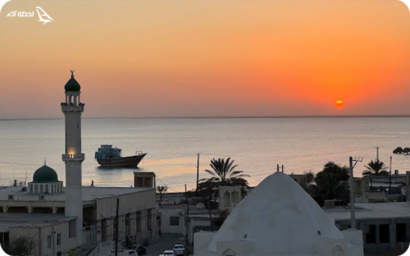 بام لافت بام لافت؛ چشماندازی بینظیر از غروب خورشید و بافت سنتی شهر