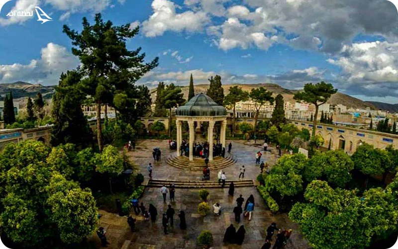 گردهمایی عاشقان ادبیات؛ آرامگاه حافظ نماد چیست؟