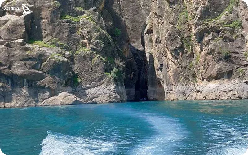 تنگه قاسمی تنگه قاسمی؛ درهای شگفتانگیز و پرهیجان