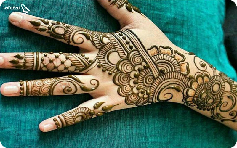 هنری سنتی از دل کویر حنا گذاشتن