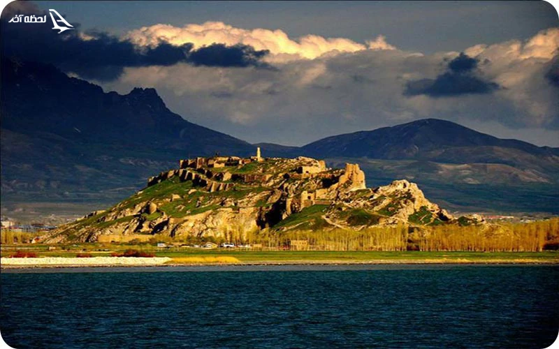 در وان به بازارچه ماهی‌فروشان سر بزنید