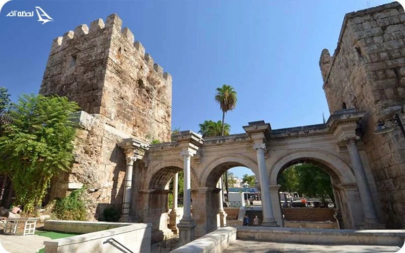 دروازه تاریخی هادریان؛ دژ دفاعی باقی‌مانده از دوره امپراتوری رم