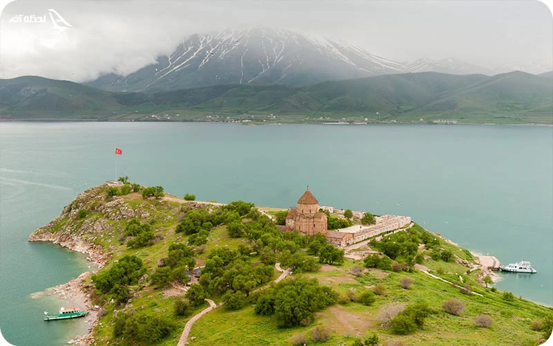 دریاچه وان و آبشارها