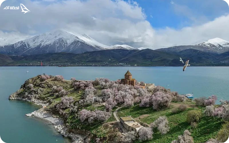 مقصدی خوش آب و هوا در تابستان دریاچه وان